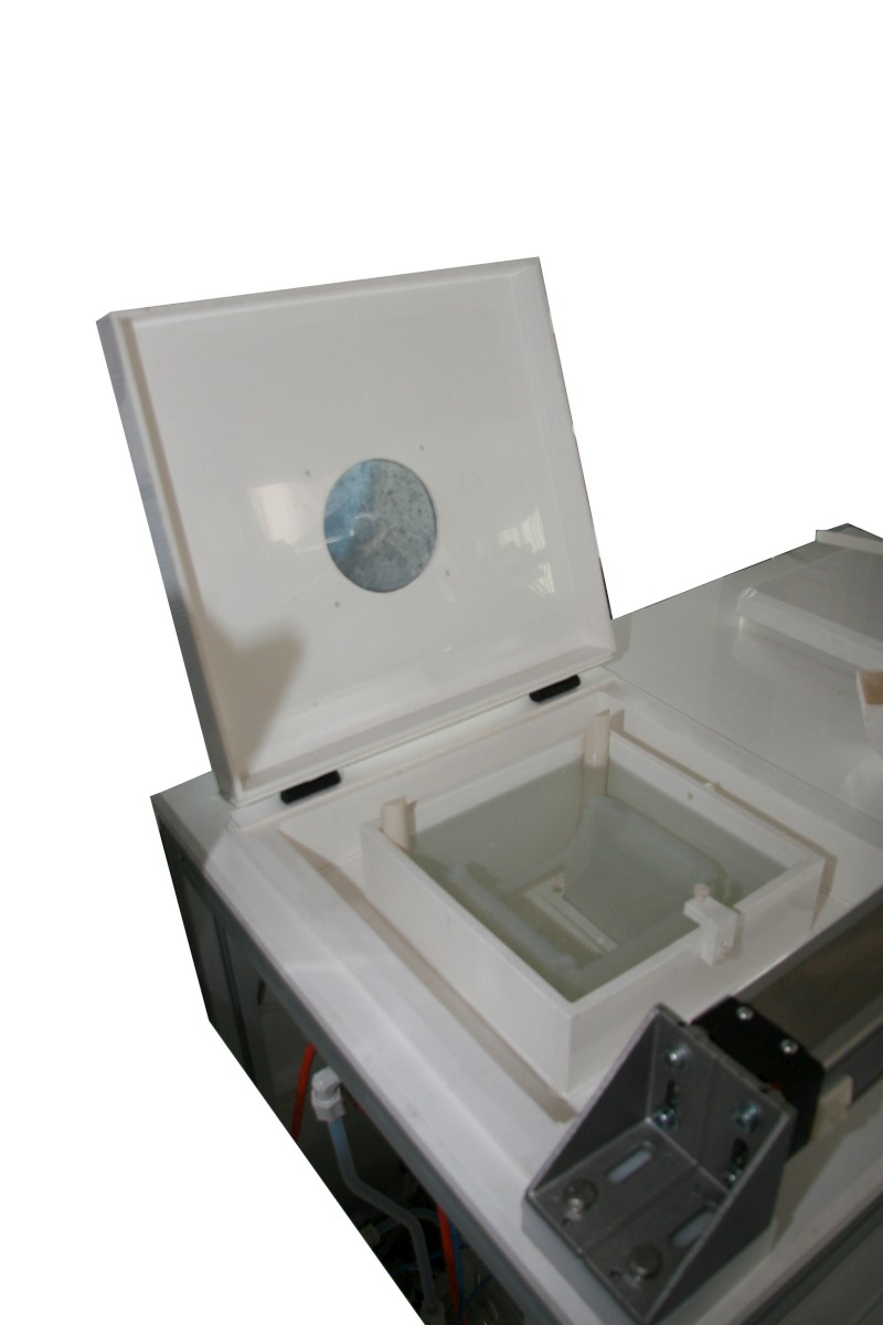 “乞力马扎罗山模式”:在工艺/冲洗槽内无机械部件的载体UP/DW搅拌，但只使用流体